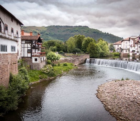 Mitología y leyendas vascas en la trilogía del Baztán