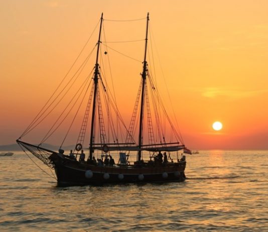 Con cien cañones por banda….